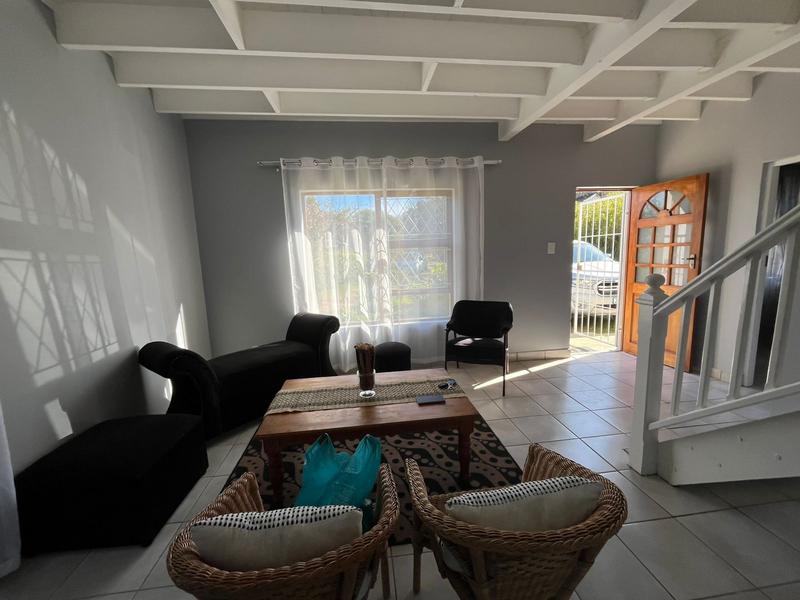 To Let 4 Bedroom Property for Rent in Kingswood Eastern Cape